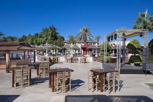 thumbnail: Bar (on property)