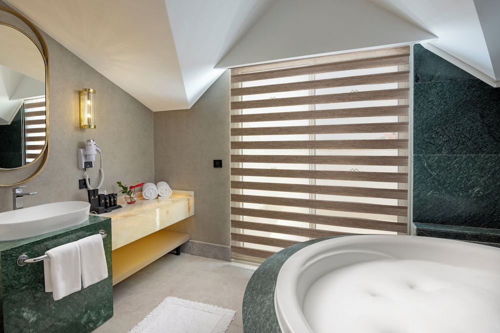 Jetted tub