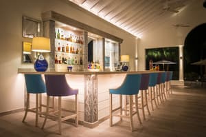 thumbnail: Bar (on property)