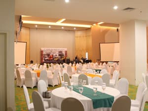 thumbnail: Ballroom