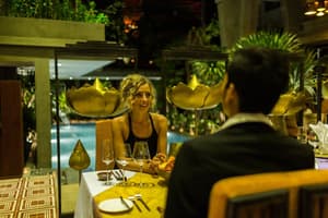 thumbnail: Couples dining