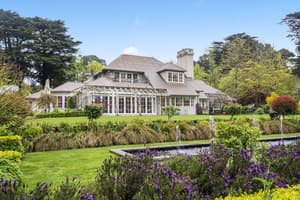 thumbnail: Front of property