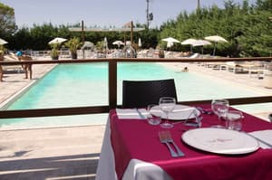 thumbnail: Outdoor dining
