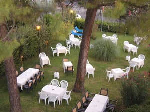 thumbnail: Outdoor dining