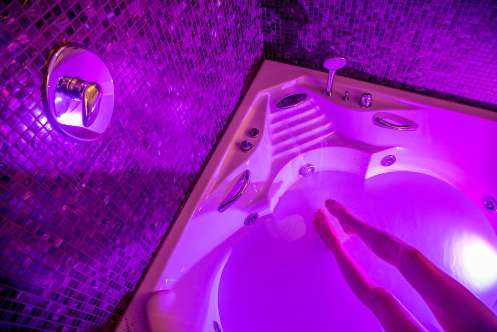 Jetted tub