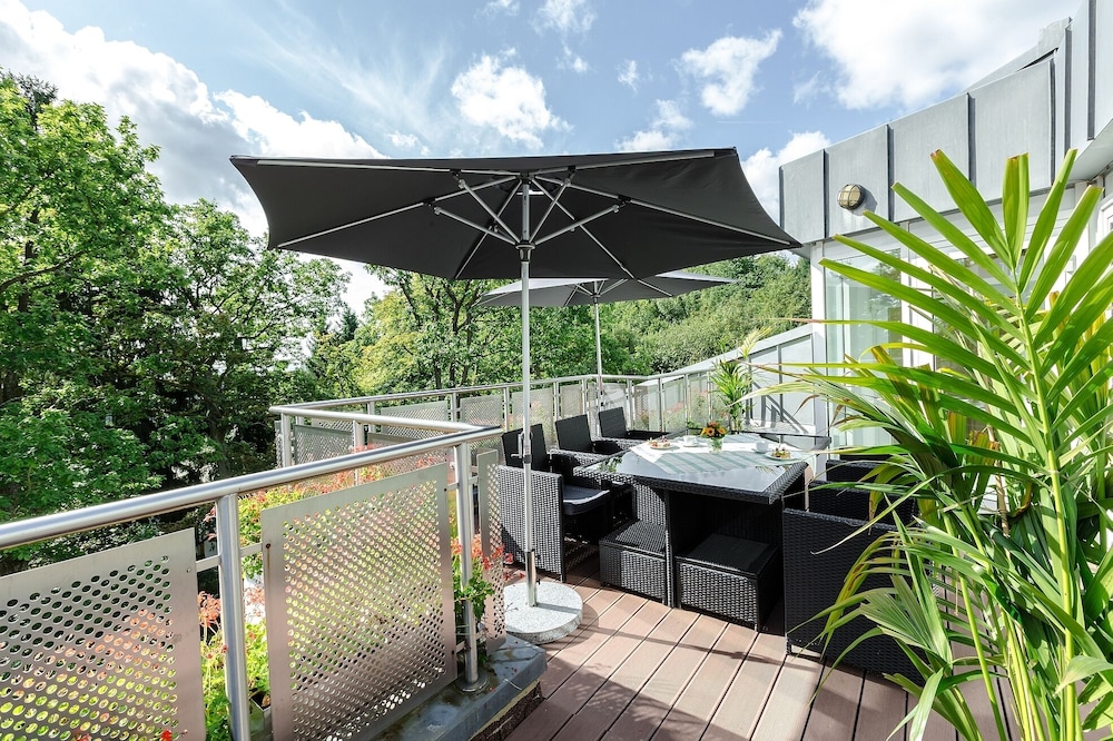 Sundeck