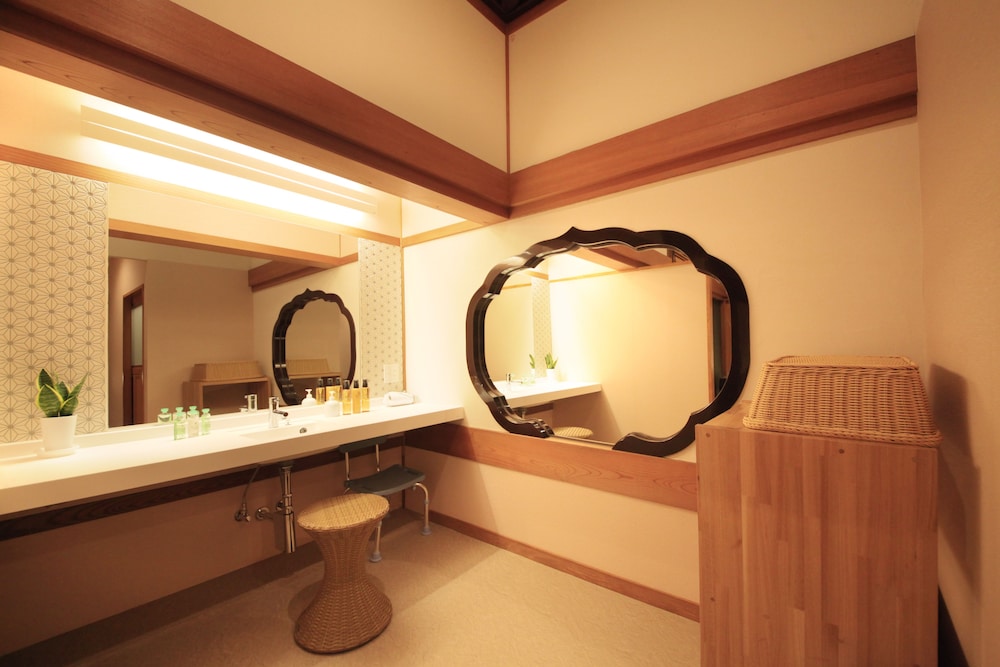 Bathroom amenities