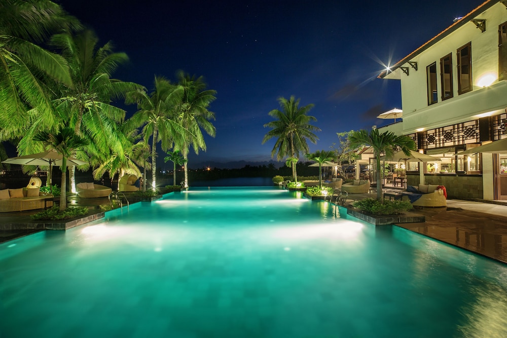 Infinity pool