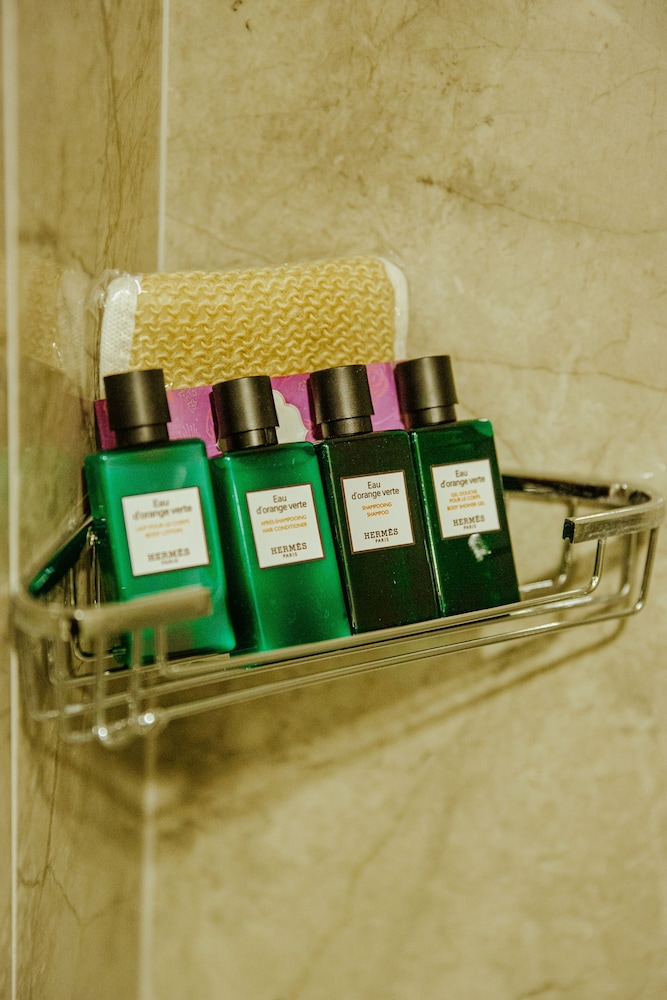 Bathroom amenities