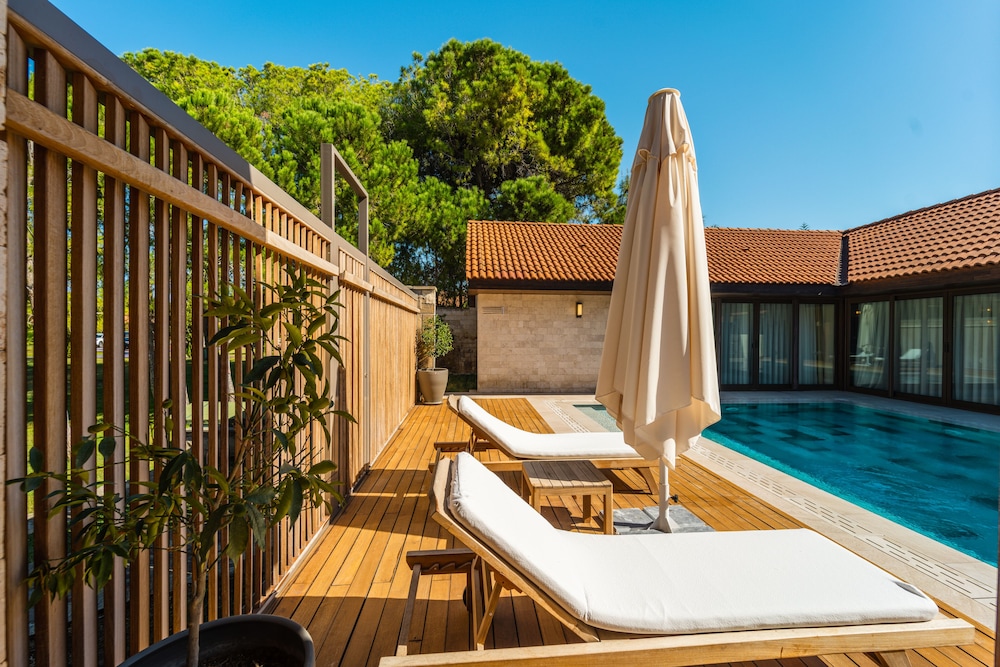 Private pool