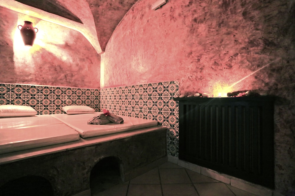 Swimming pool-spa