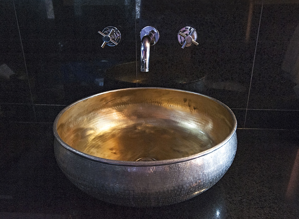 Bathroom sink