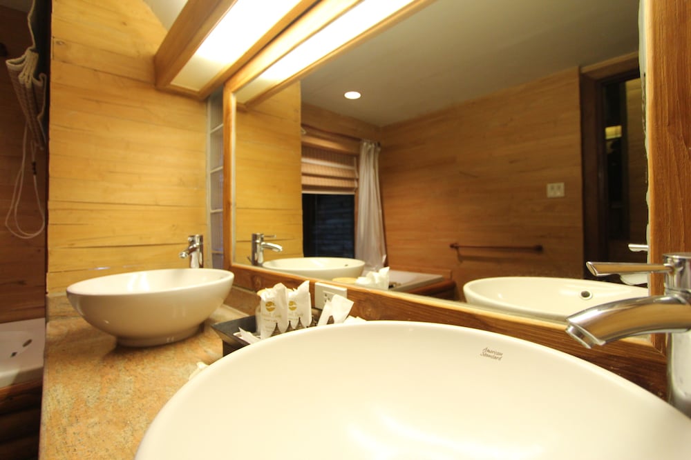 Bathroom sink