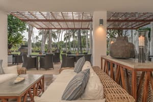 thumbnail: Bar (on property)