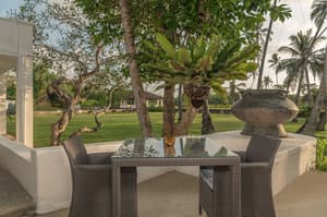 thumbnail: Bar (on property)