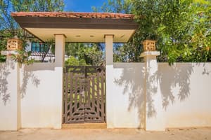 thumbnail: Property grounds