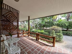 thumbnail: Front of property