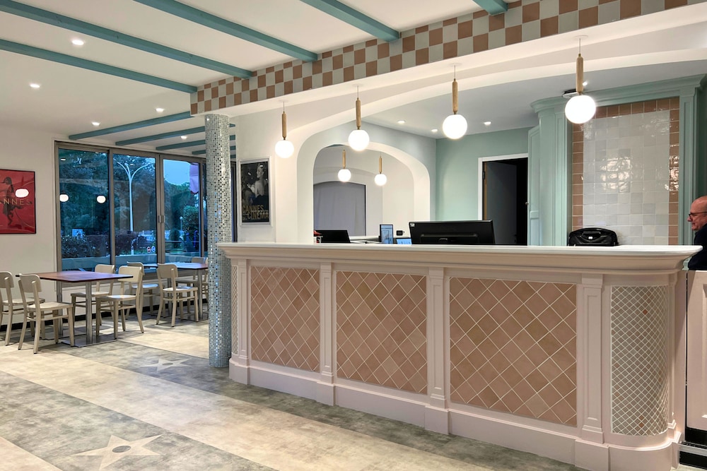 Reception hall