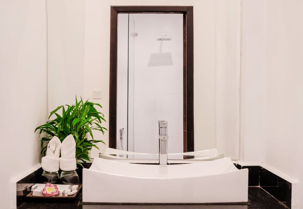 Bathroom sink