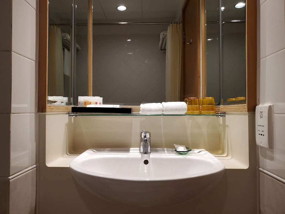 Bathroom amenities