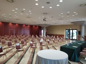 thumbnail: Business center