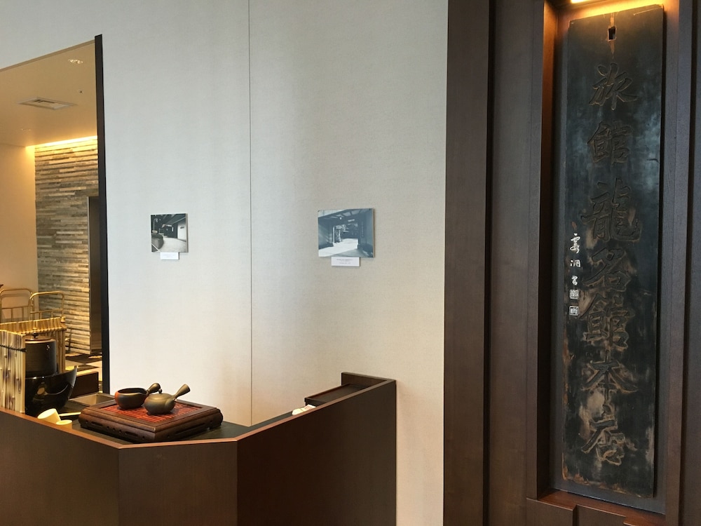 Check-in/check-out kiosk