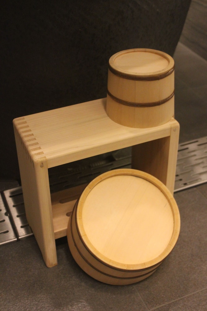 Bathroom amenities