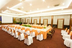 thumbnail: Family dining