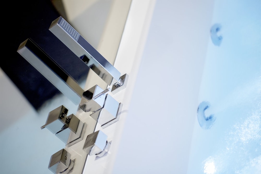 Jetted tub