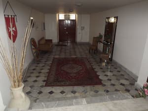 thumbnail: Interior entrance