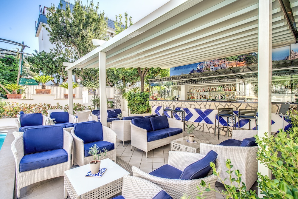 Poolside bar