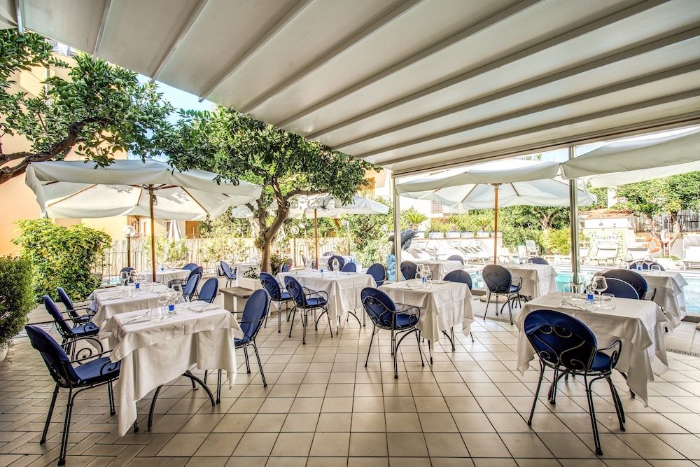 Food court