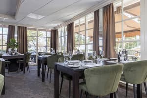 thumbnail: Restaurant
