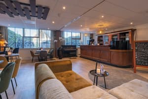 thumbnail: Bar (on property)