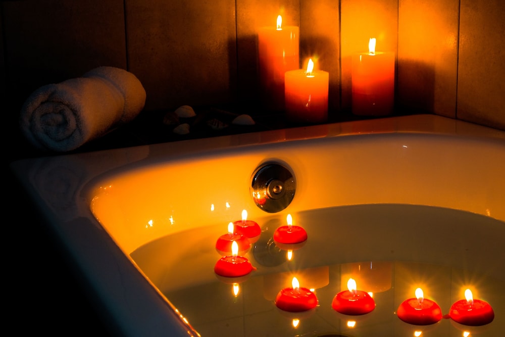 Deep soaking bathtub