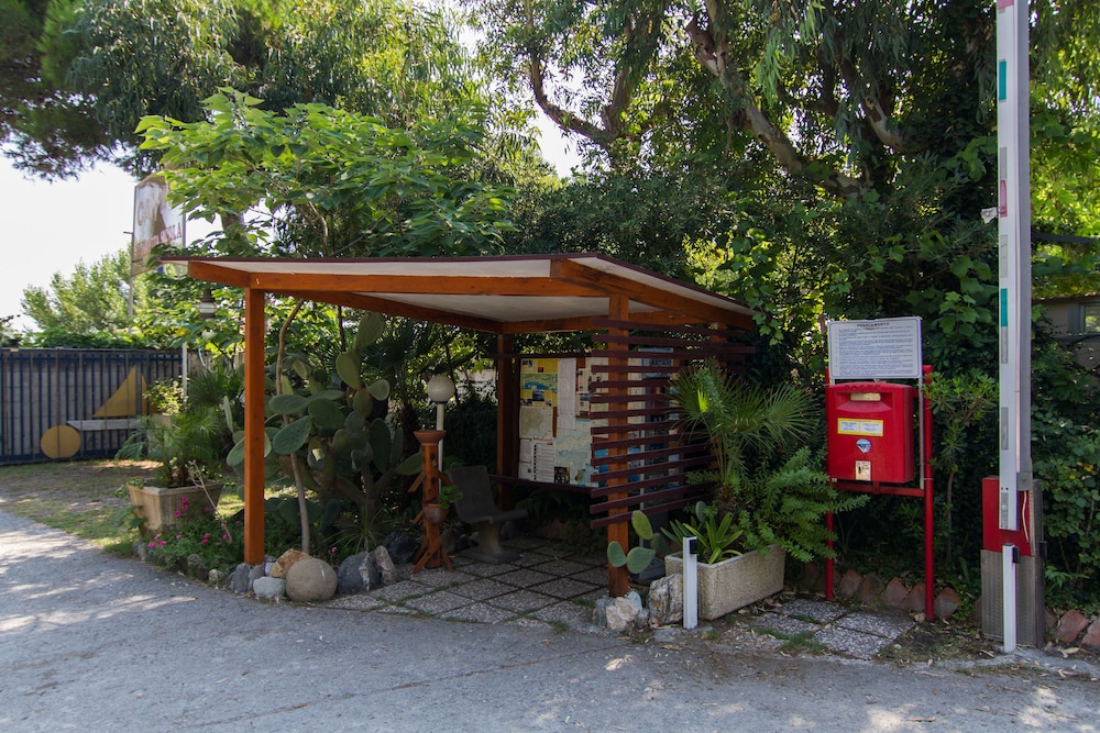 Concierge desk