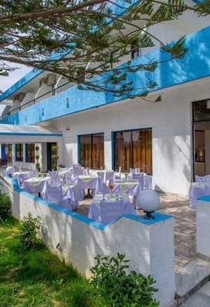 thumbnail: Outdoor dining