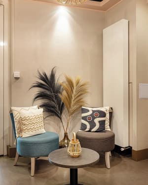 thumbnail: Lobby sitting area
