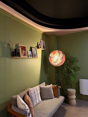 thumbnail: Lobby sitting area