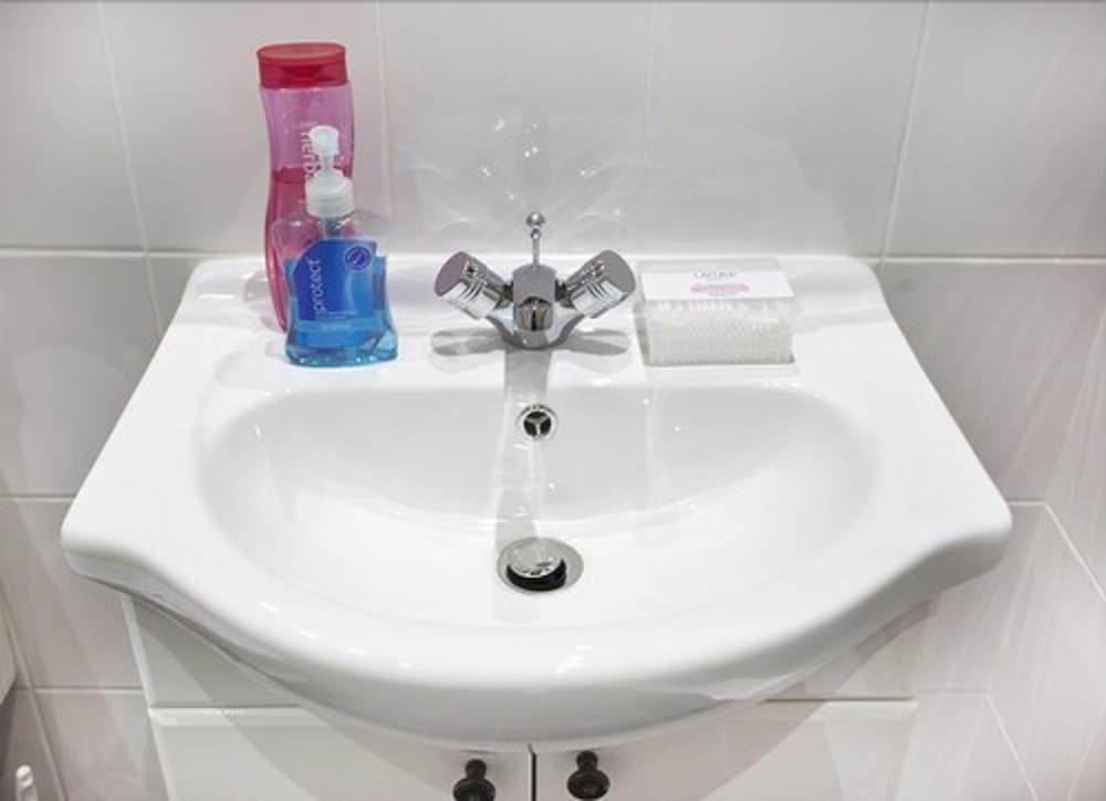 Bathroom sink