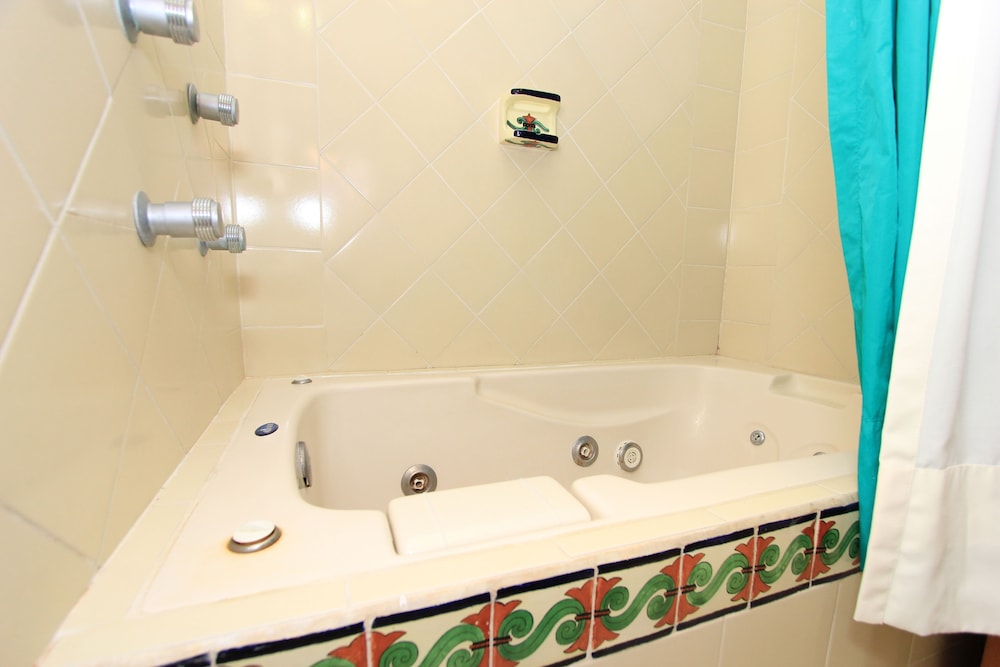 Private spa tub
