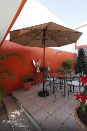 thumbnail: Outdoor dining