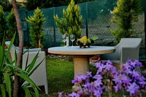 thumbnail: Outdoor dining