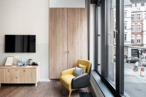 thumbnail: In-room business center