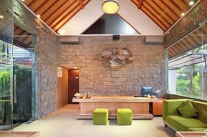thumbnail: Lobby sitting area