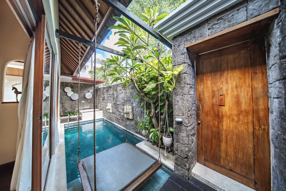 Private pool