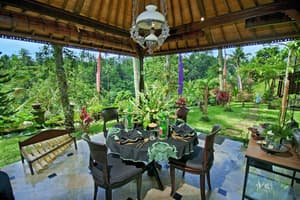 thumbnail: Breakfast area