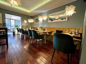 thumbnail: Restaurant
