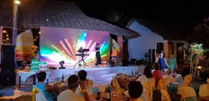 thumbnail: Outdoor dining