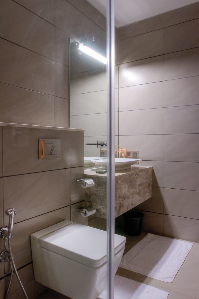 Bathroom amenities